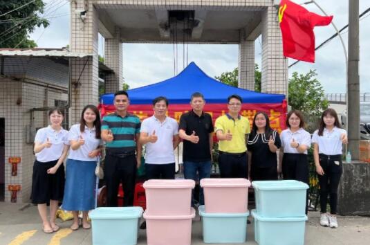 我司董事長(zhǎng)方強(qiáng)先生與黃圃商會(huì)慰問(wèn)受災(zāi)群眾！