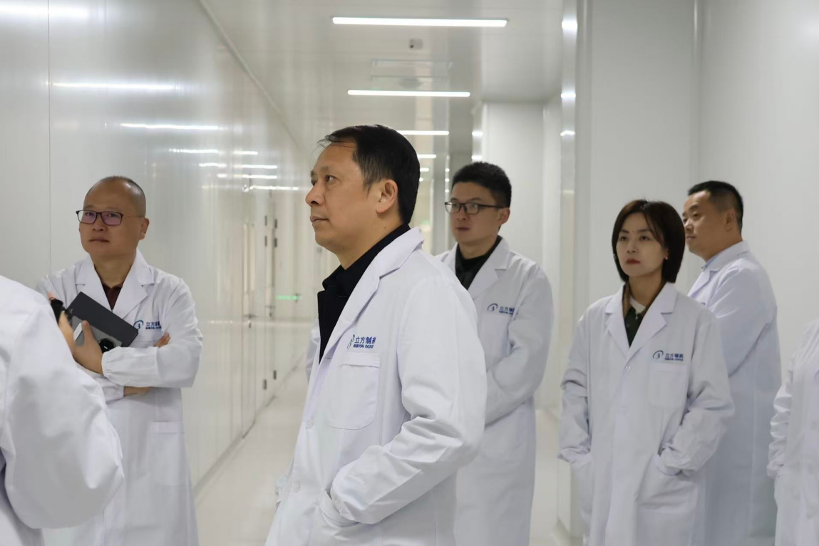 安徽醫(yī)科大學(xué)第二附屬醫(yī)院副院長胡偉一行蒞臨我司考察交流